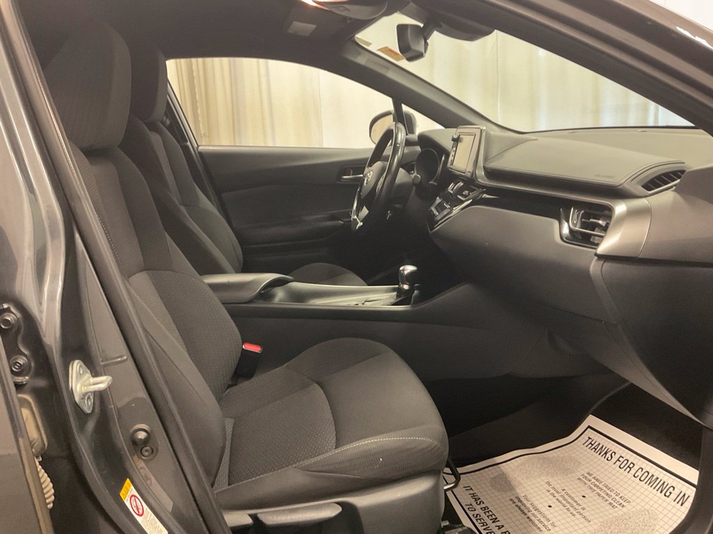 Used 2018 Toyota C-HR XLE FWD image 31