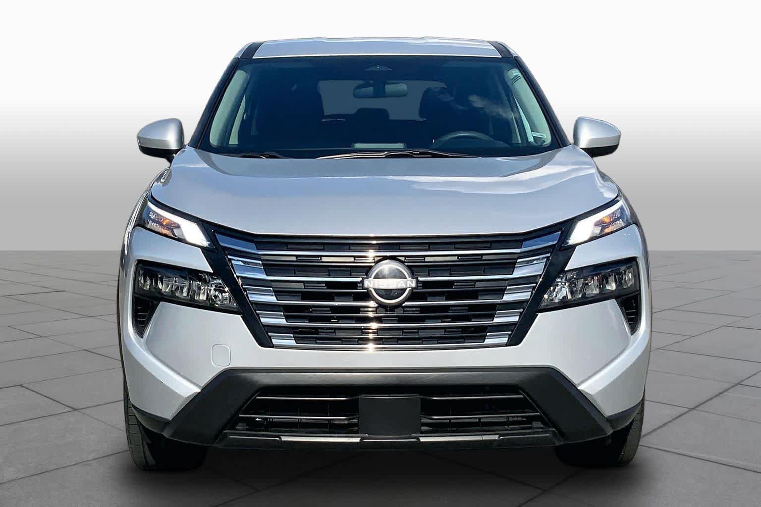 Used 2024 Nissan Rogue SV FWD image 4