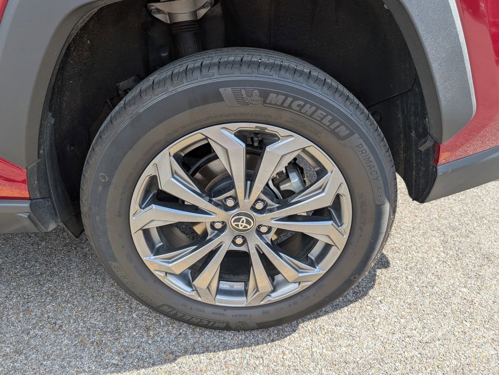 Used 2025 Toyota RAV4 XLE Premium image 31