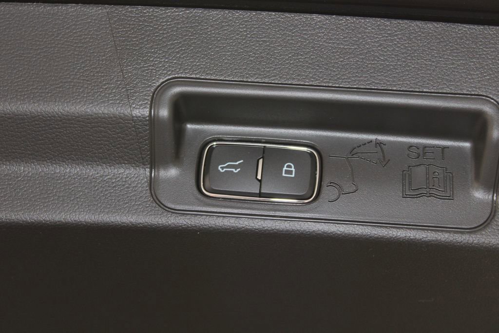 New 2026 Ford Explorer Active RWD image 16