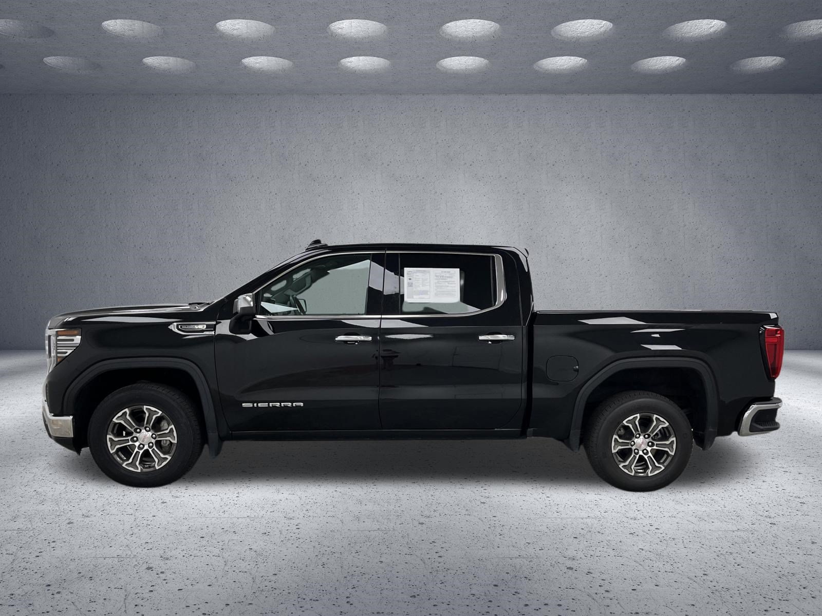 Used 2025 GMC Sierra 1500 SLT RWD image 2