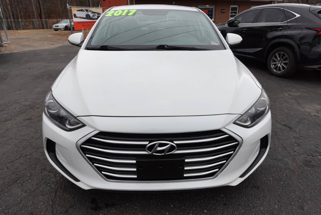 Used 2017 Hyundai Elantra SE FWD image 2