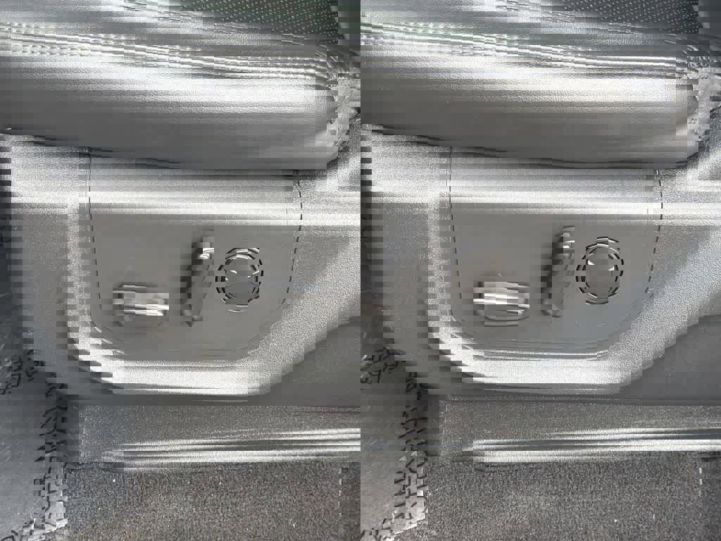 Used 2024 Ford Expedition Max XLT image 25