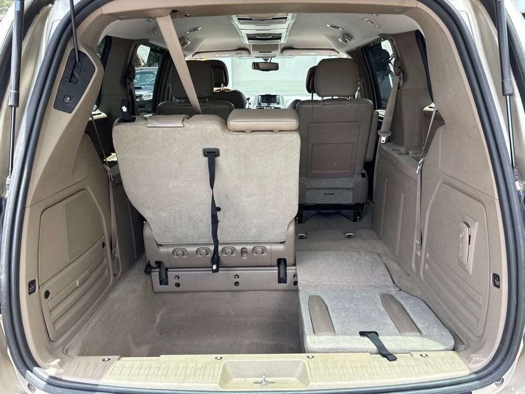 Used 2014 Chrysler Town & Country Limited FWD image 23