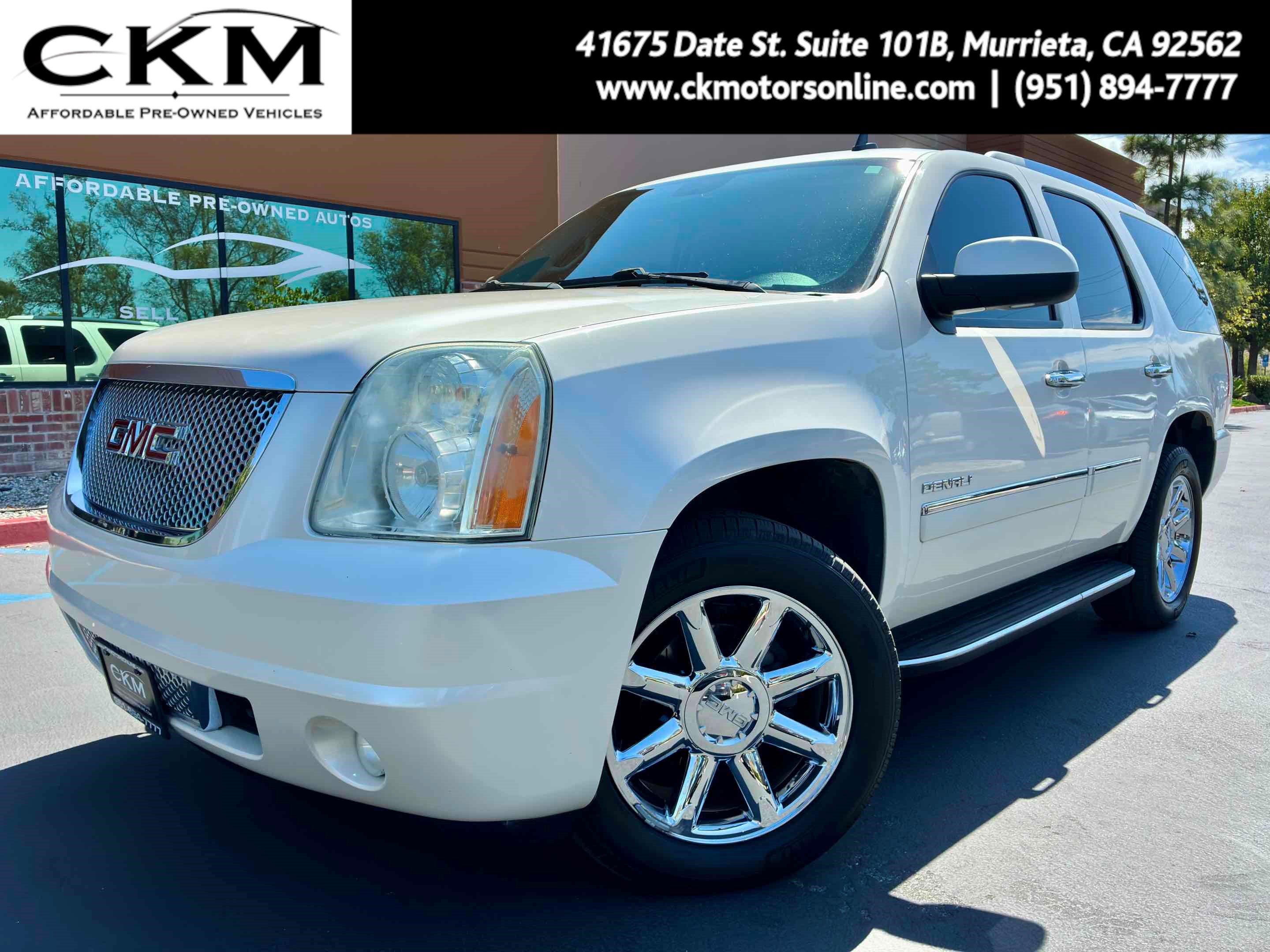 Used 2012 GMC Yukon Denali AWD/4WD image 1