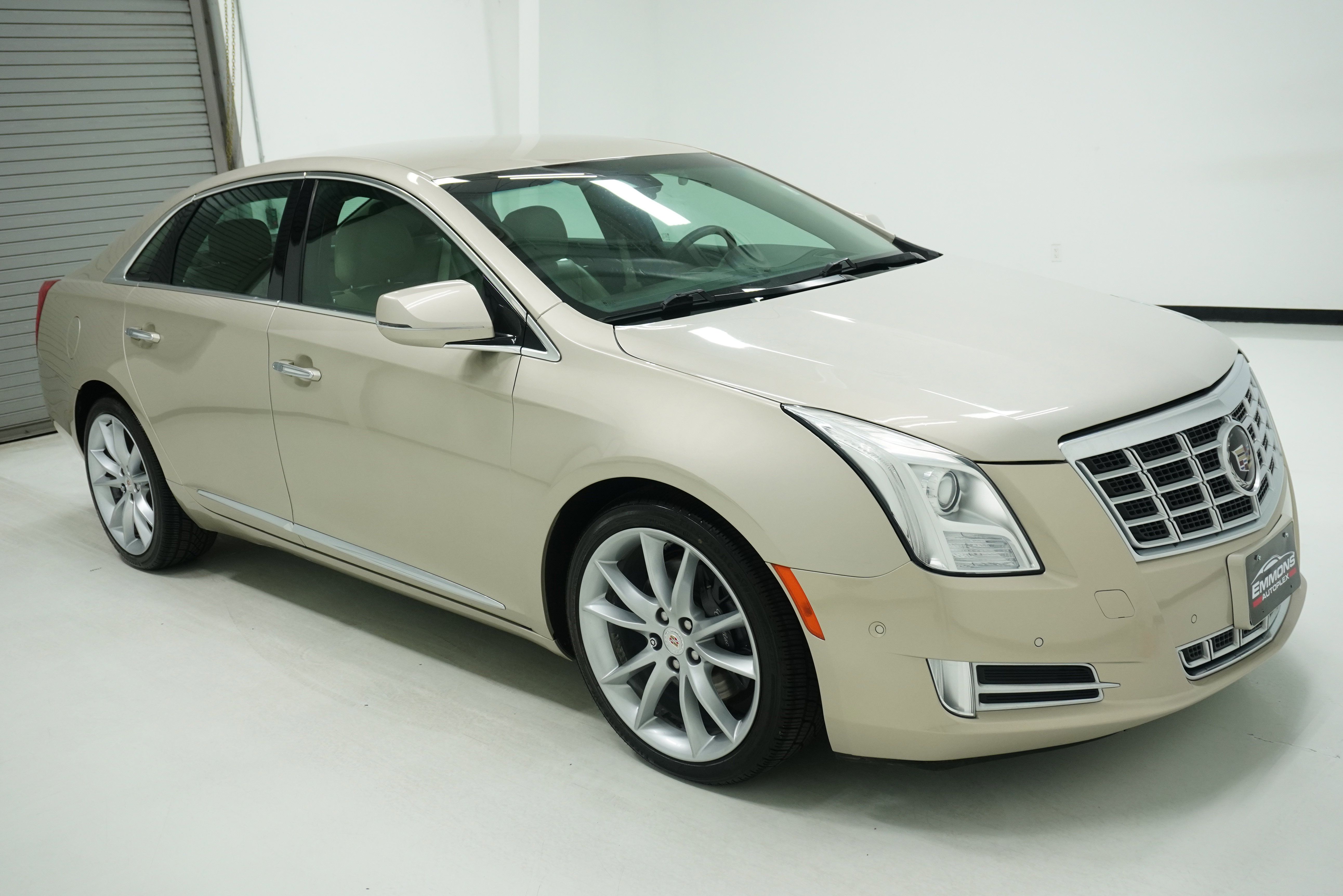 Used 2014 Cadillac XTS Premium w/ Driver Assist Package FWD image 3