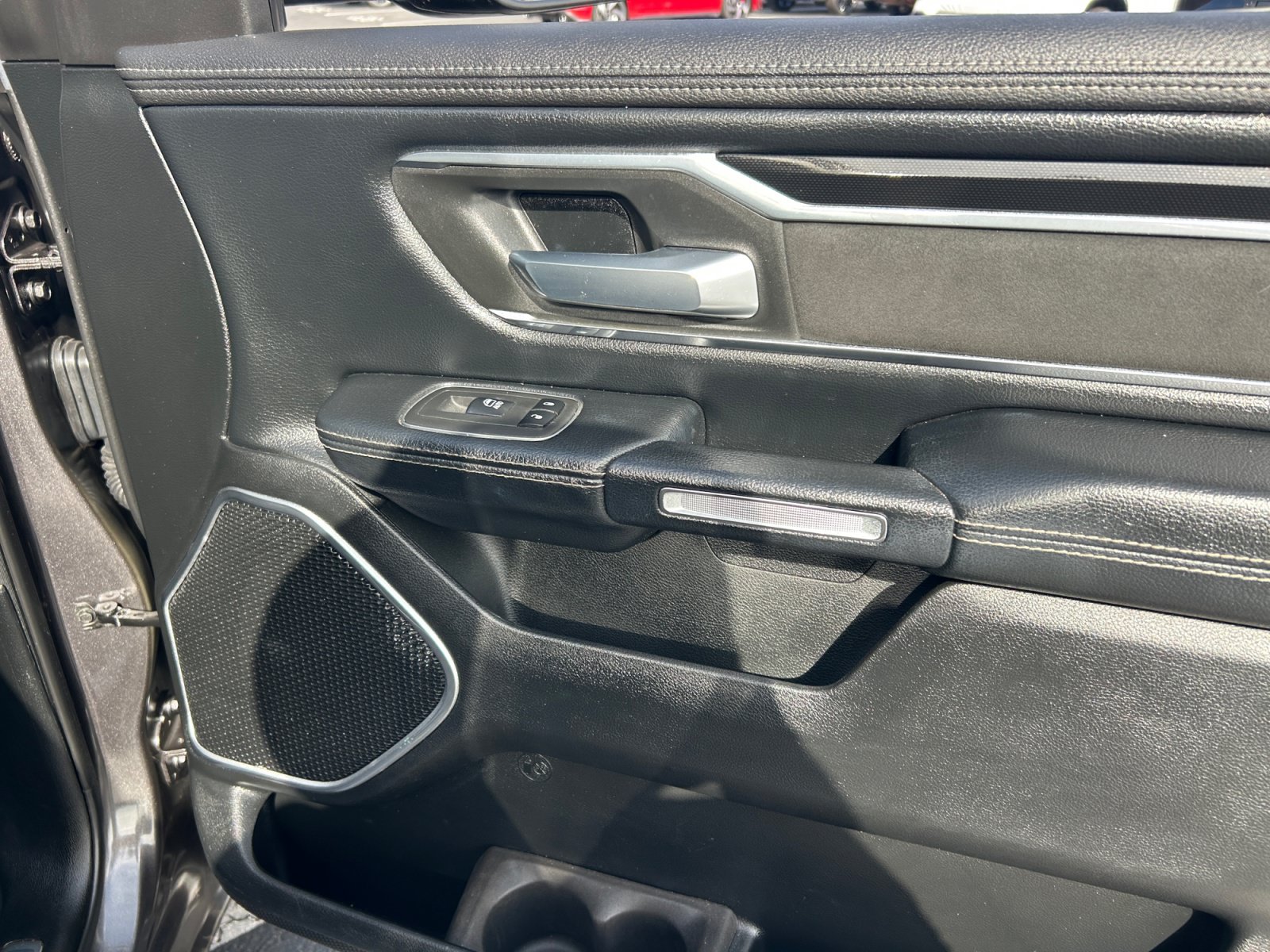 Used 2019 RAM 1500 Laramie w/ Sport Appearance Package AWD/4WD image 16