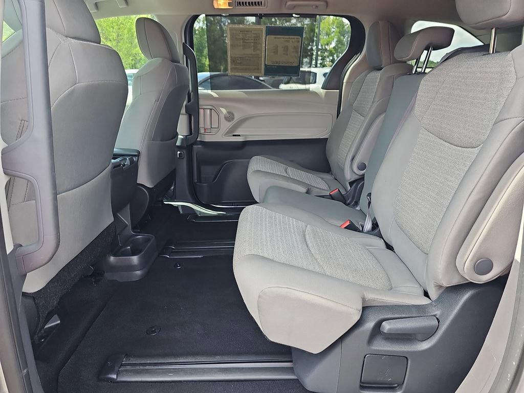 Used 2024 Toyota Sienna LE FWD image 18