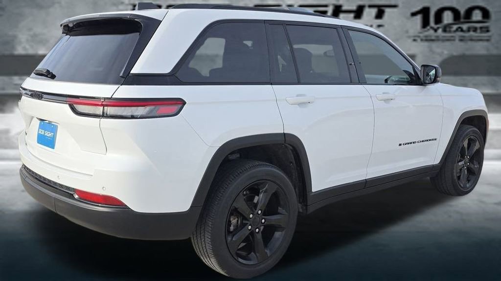 Used 2022 Jeep Grand Cherokee Altitude image 5