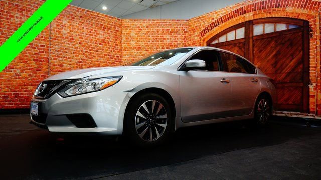 Used 2017 Nissan Altima 2.5 SV w/ Convenience Package image 3
