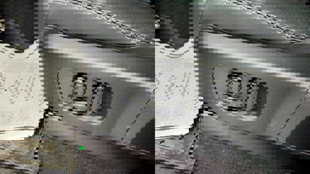 Used 2024 Land Rover Discovery Dynamic SE image 12