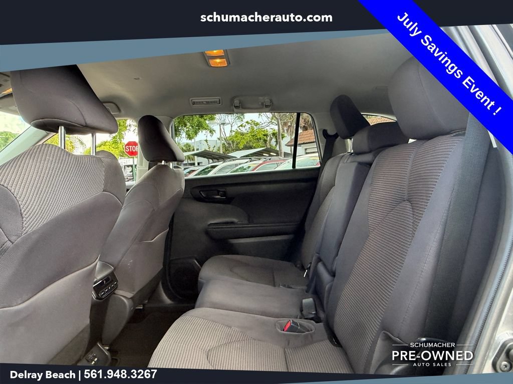 Used 2021 Toyota Highlander LE FWD image 12