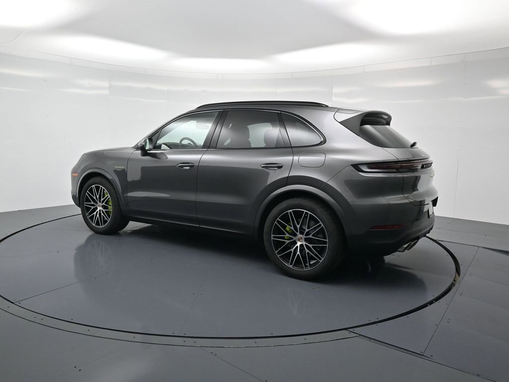 New 2026 Porsche Cayenne S image 3