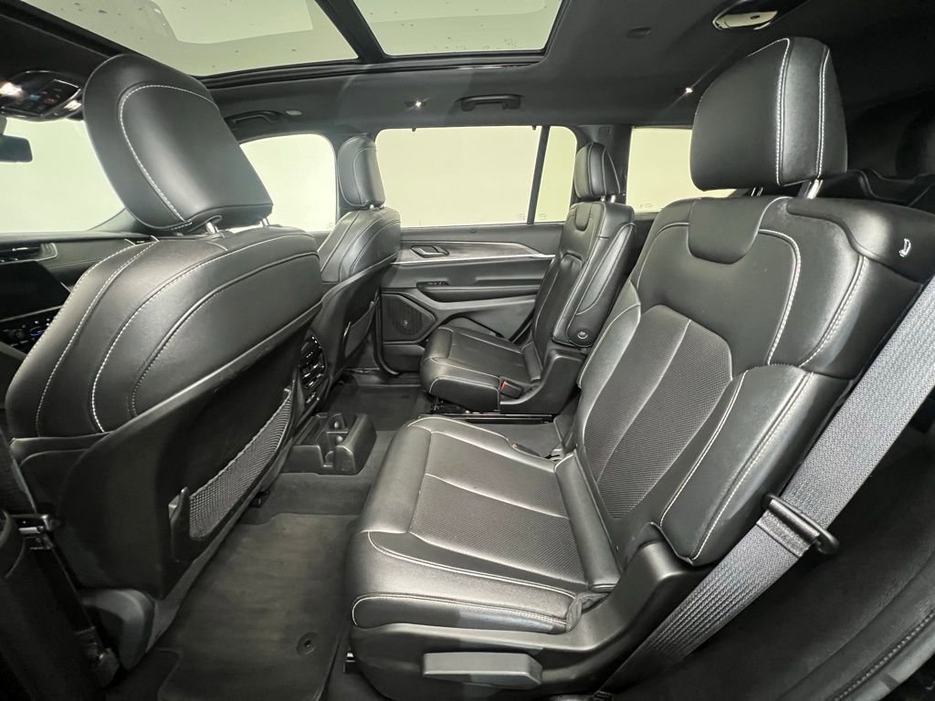 Used 2024 Jeep Grand Cherokee L Limited w/ Luxury Tech Group II image 5