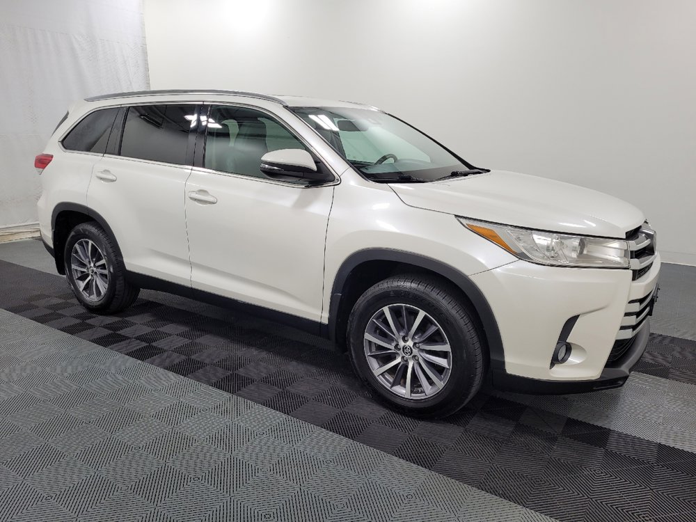 Used 2019 Toyota Highlander XLE image 11