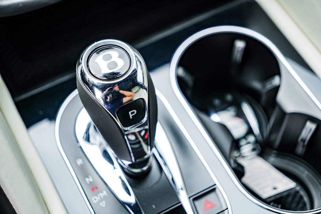 Used 2023 Bentley Bentayga Extended Wheelbase image 24