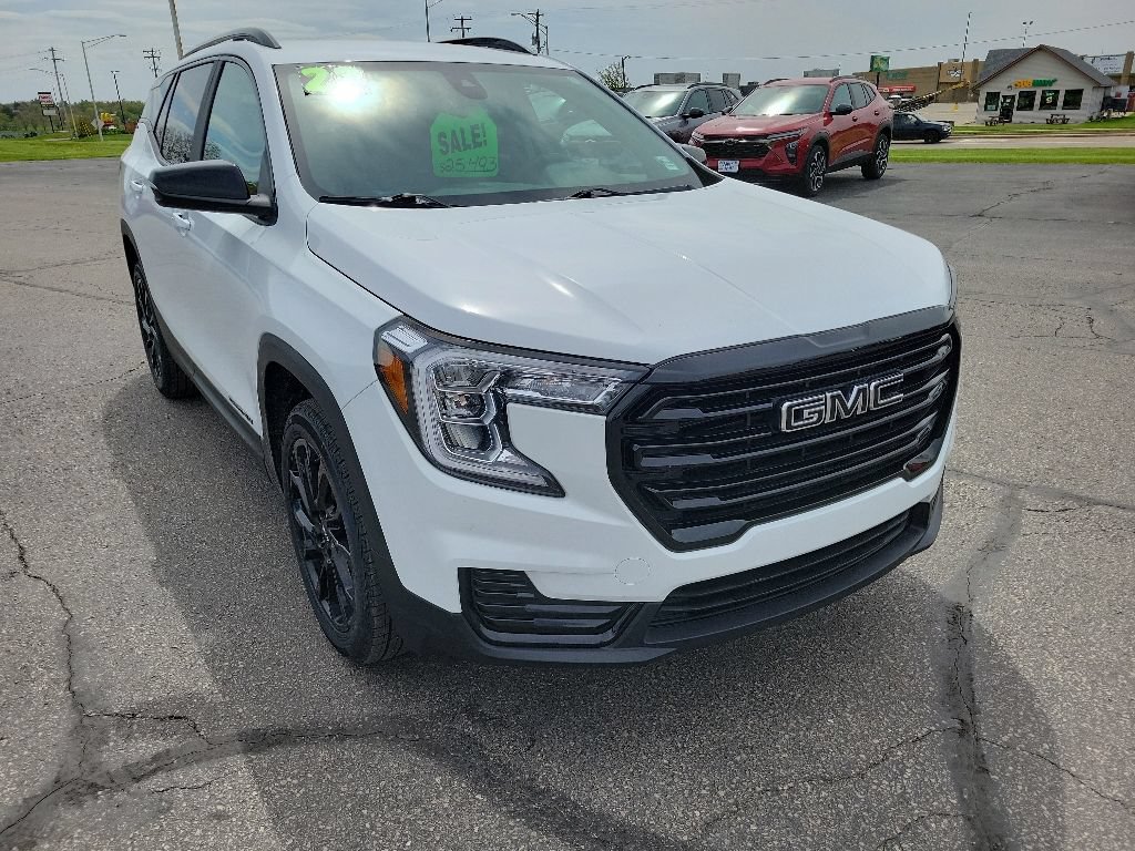 Used 2023 GMC Terrain SLE w/ Driver Convenience Package AWD/4WD image 3