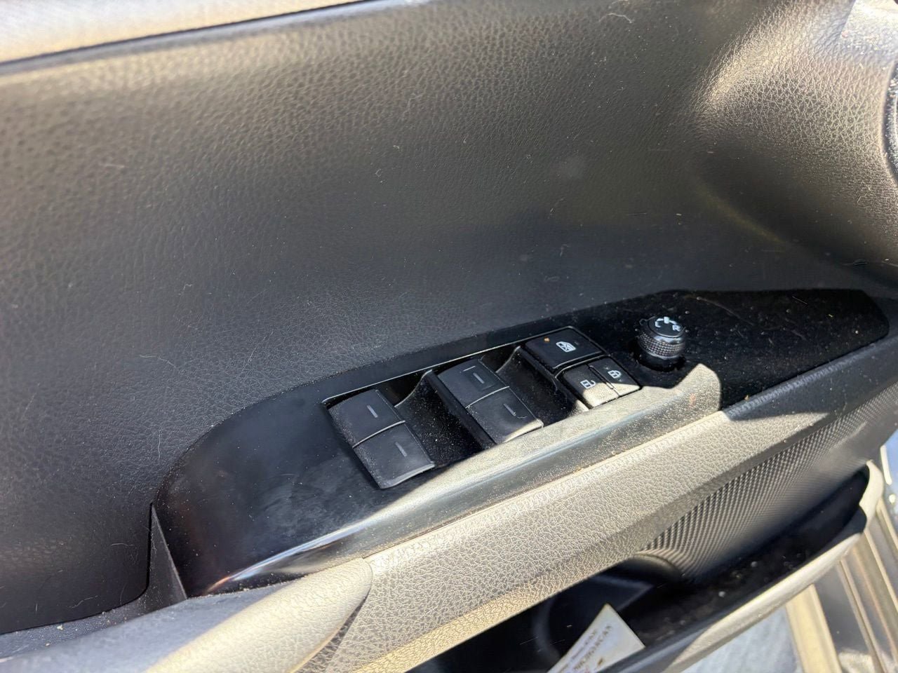 Used 2025 Toyota Camry LE FWD image 5