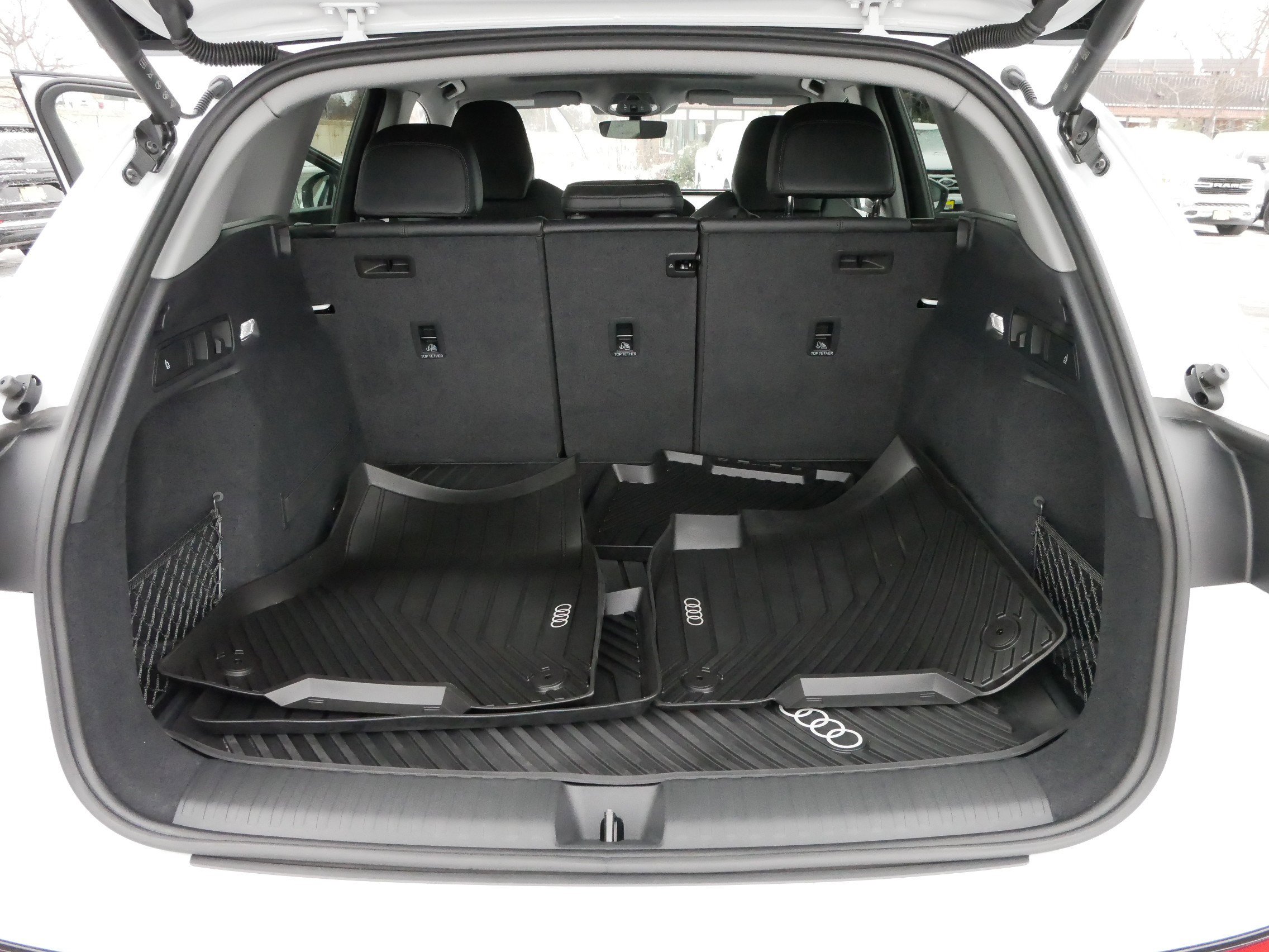 Used 2025 Audi Q6 e-tron Premium Plus w/ Premium Plus image 18