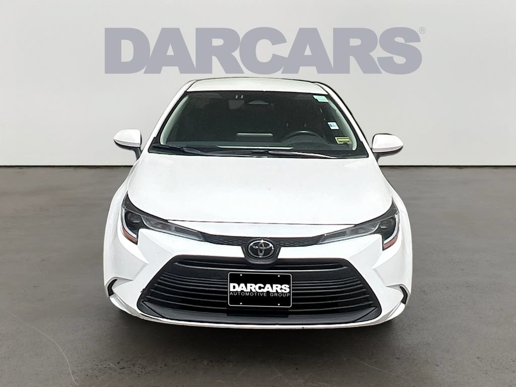 Used 2025 Toyota Corolla LE FWD image 2