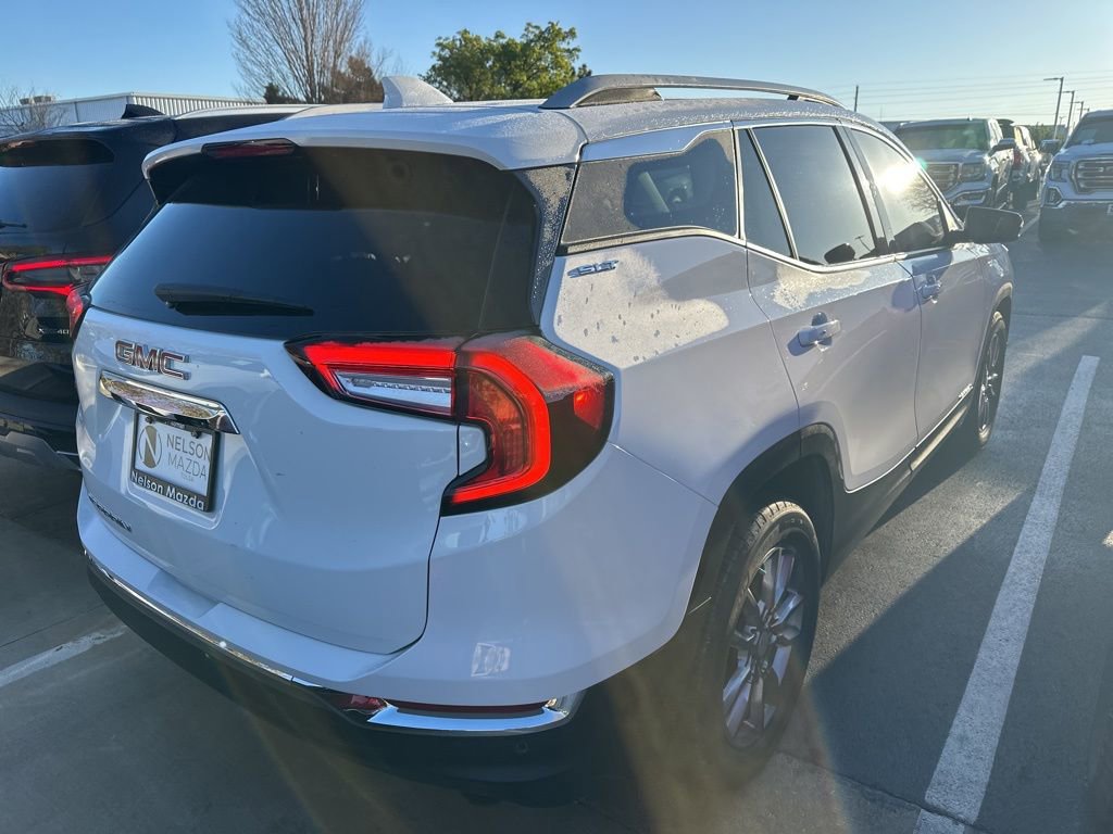 Used 2022 GMC Terrain SLT w/ Infotainment Package II image 4