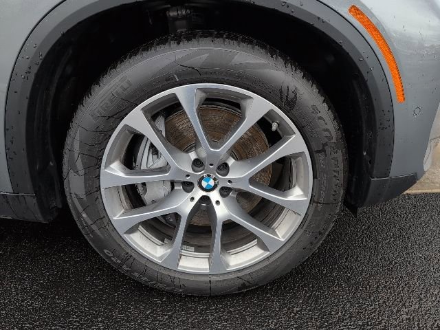 New 2026 BMW X5 xDrive50e w/ Premium Package image 5