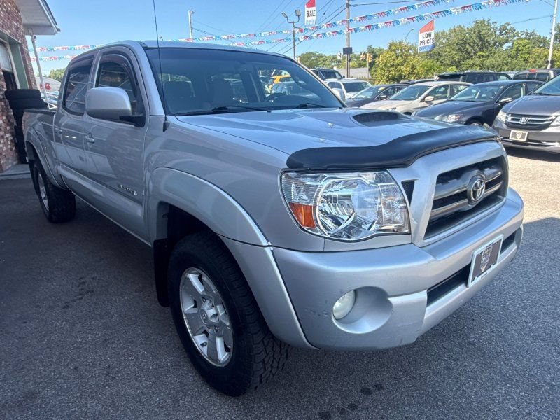 Used 2010 Toyota Tacoma 4x4 Double Cab V6 w/ TRD Sport Pkg image 3