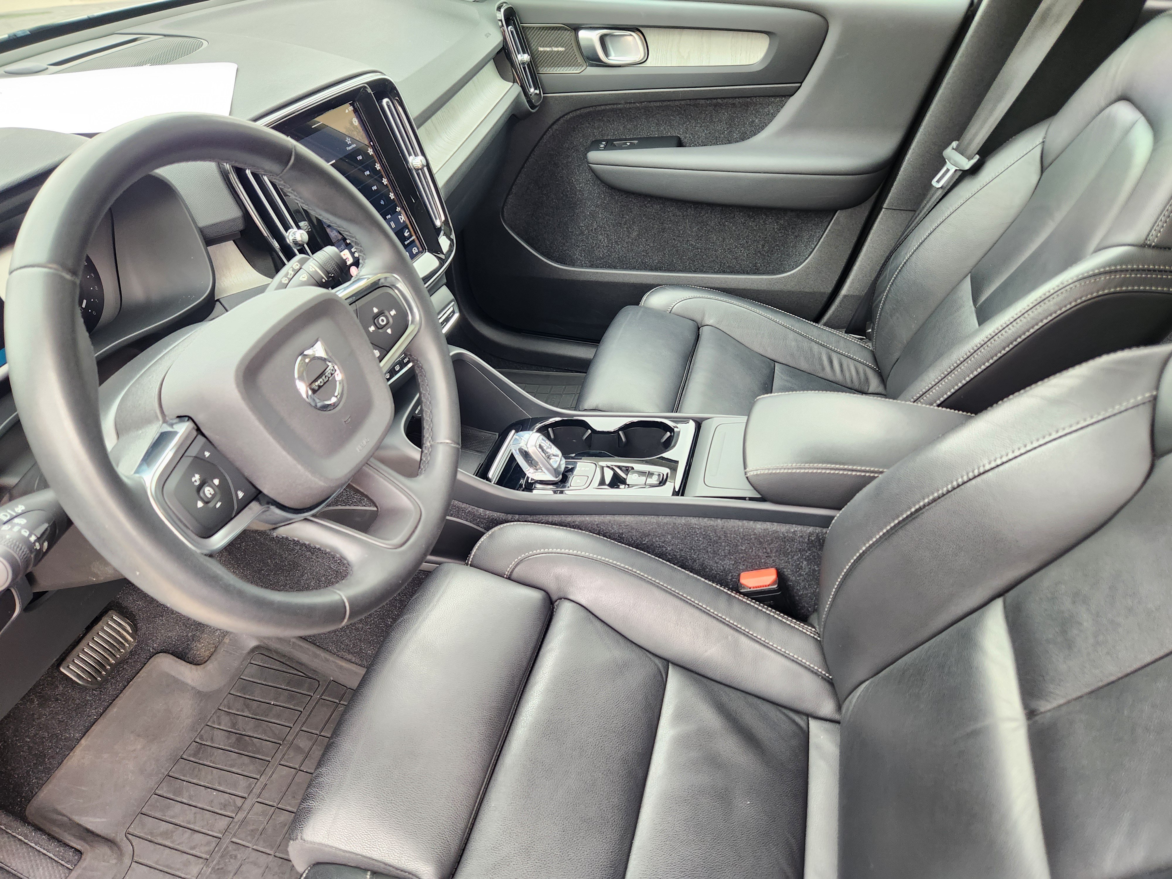 Certified 2023 Volvo XC40 B5 Ultimate w/ Protection Package AWD/4WD image 9