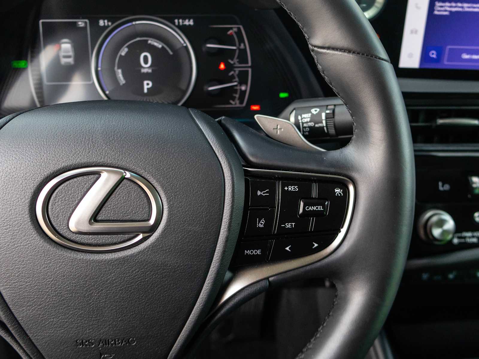 Used 2025 Lexus ES 300h w/ Premium Package image 37