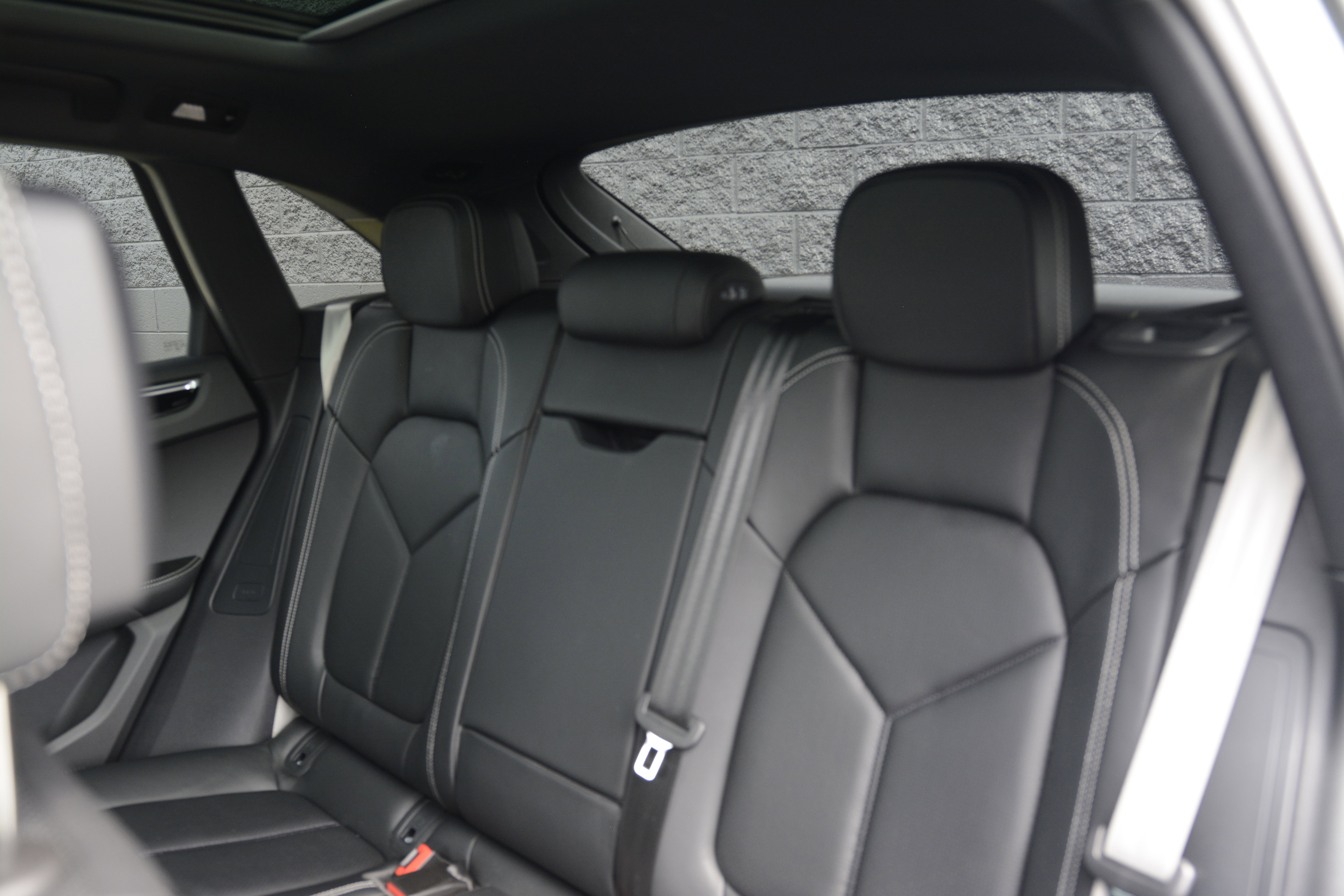 Certified 2026 Porsche Macan AWD/4WD image 31