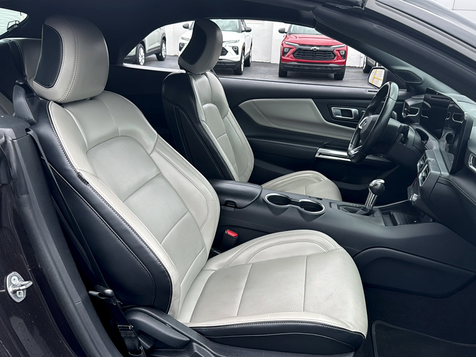 Used 2024 Ford Mustang Premium RWD image 4