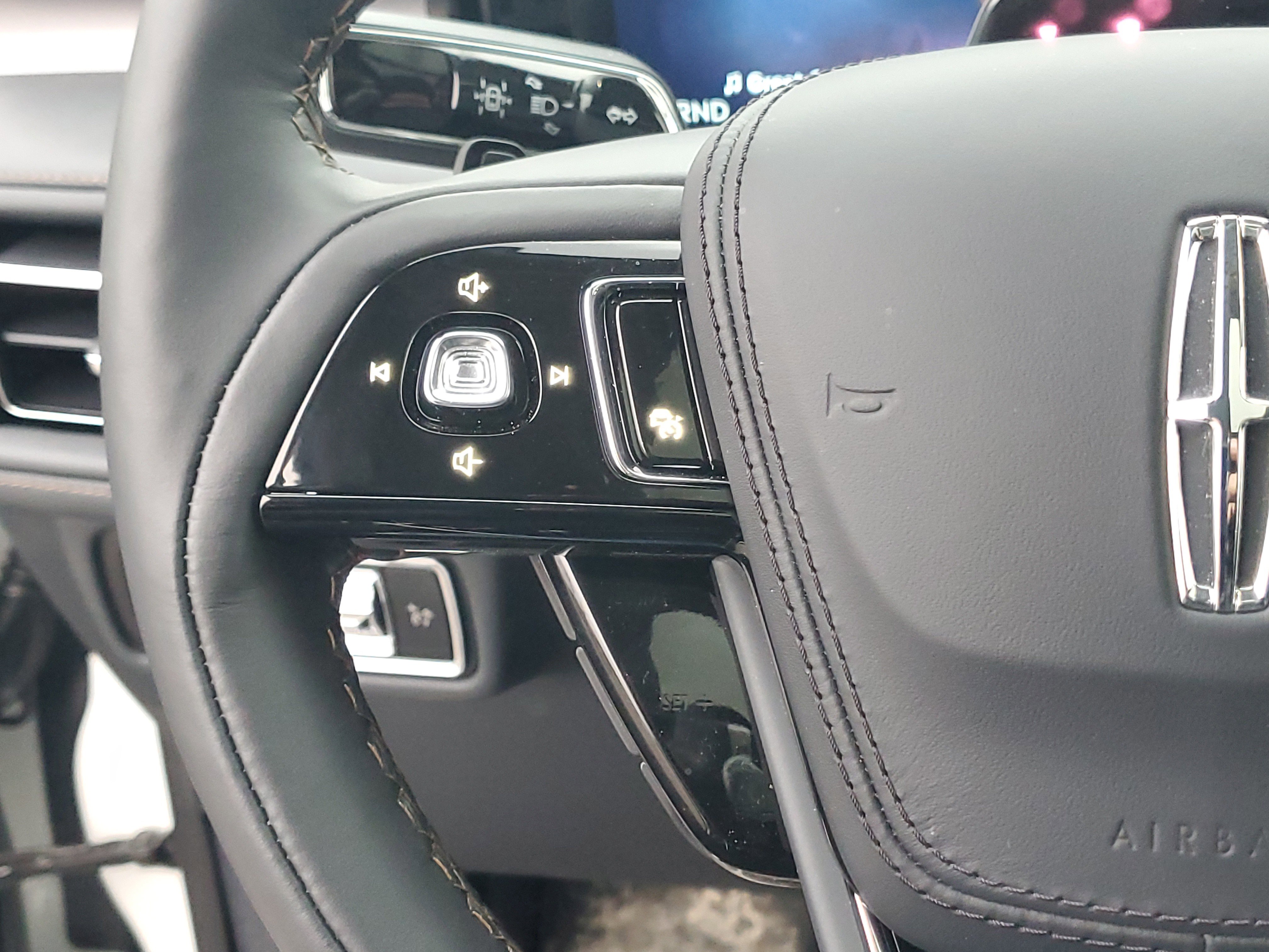 New 2025 Lincoln Aviator AWD w/ Equipment Group 101A image 17