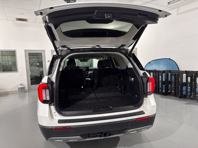 Used 2025 Ford Explorer Active w/ Active Comfort Package RWD image 11