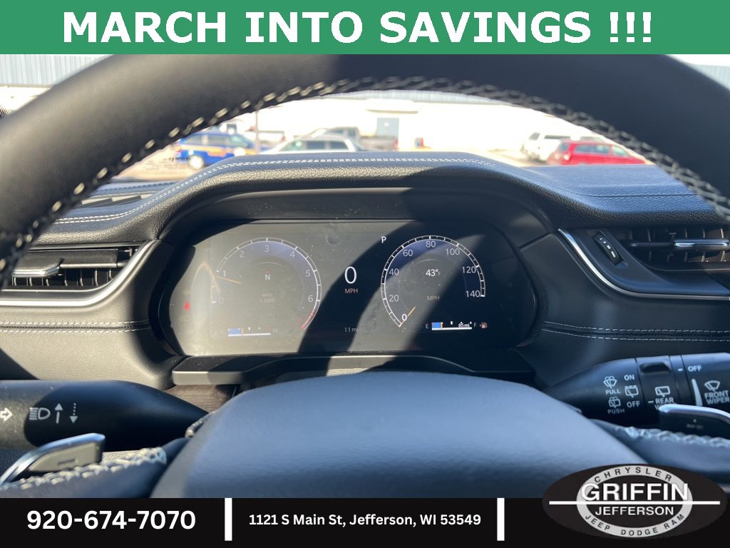 New 2025 Jeep Grand Cherokee Limited w/ Black Appearance Package image 17