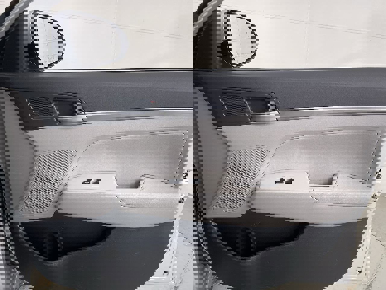 Used 2017 Hyundai Elantra Limited image 22