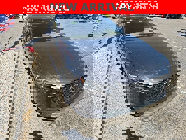 Used 2019 MAZDA MAZDA3 Hatchback w/ Preferred Package image 3