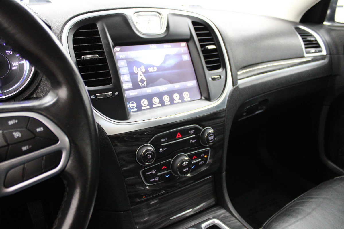 Used 2021 Chrysler 300 Touring L RWD image 20