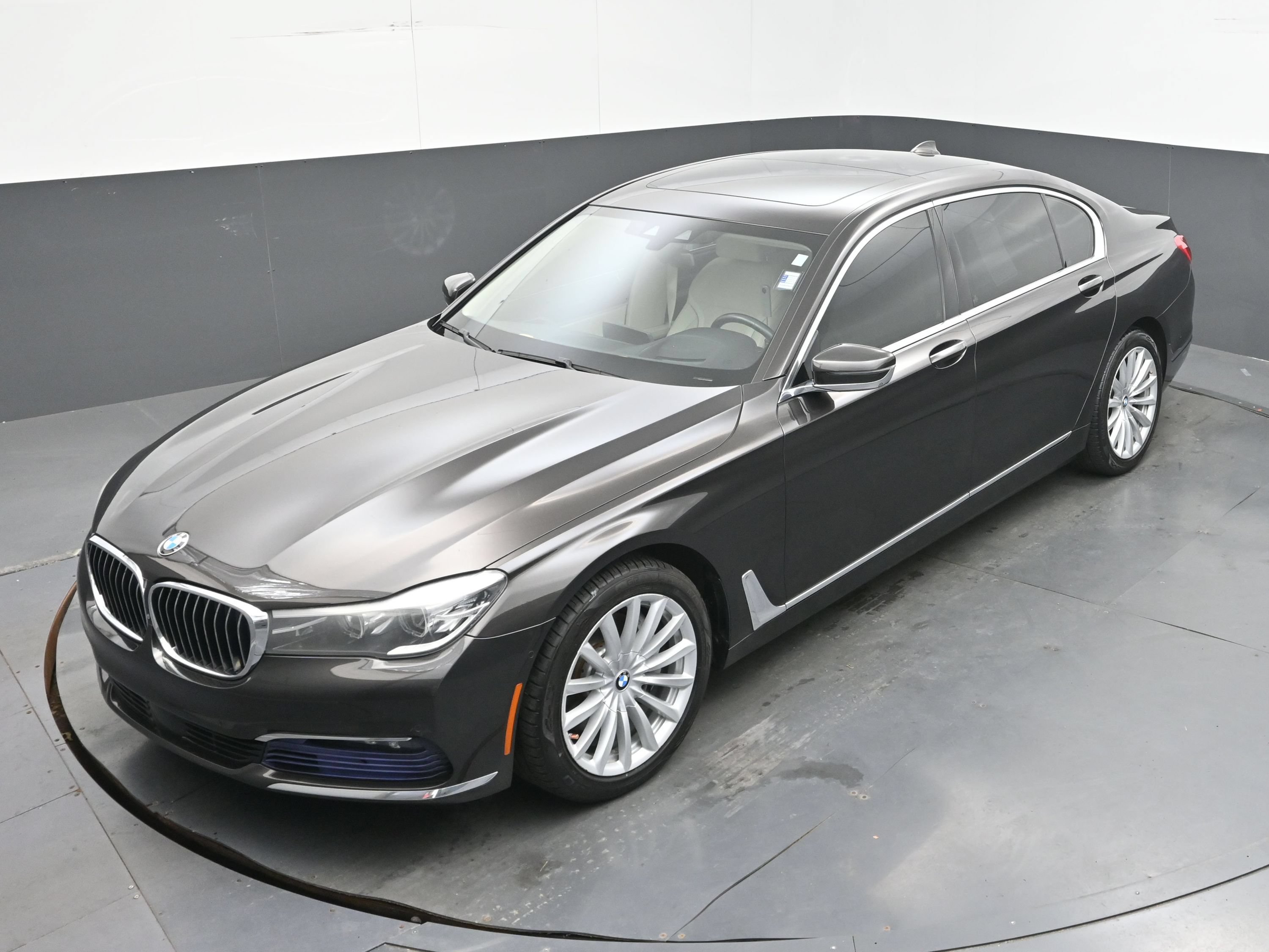 Used 2017 BMW 740i xDrive AWD/4WD image 34