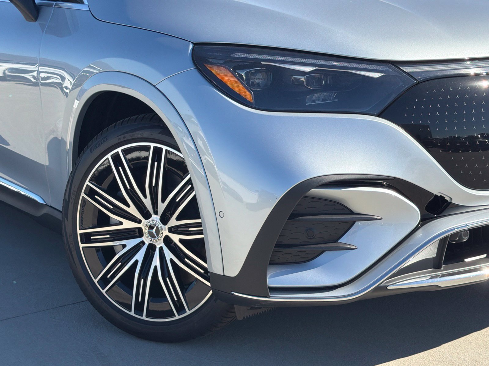 New 2027 Mercedes-Benz EQE 320 4MATIC SUV image 4