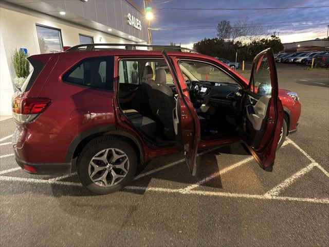 Used 2023 Subaru Forester Premium image 11