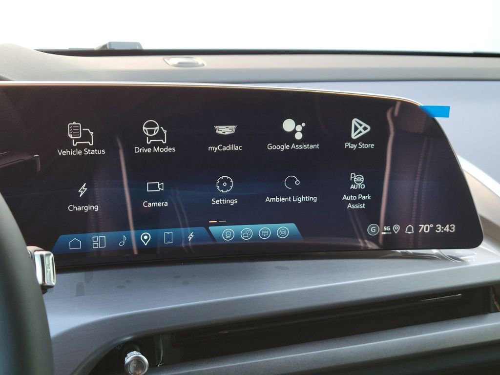 New 2026 Cadillac Vistiq Premium Luxury w/ LPO, Floor Liner Package AWD/4WD image 20