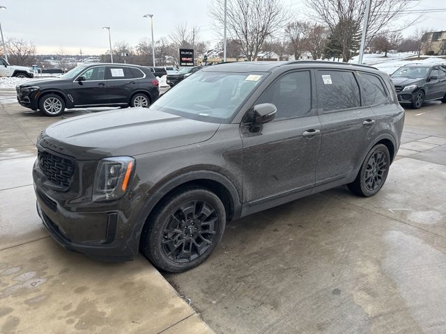 Used 2022 Kia Telluride SX w/ SX Prestige Package image 2
