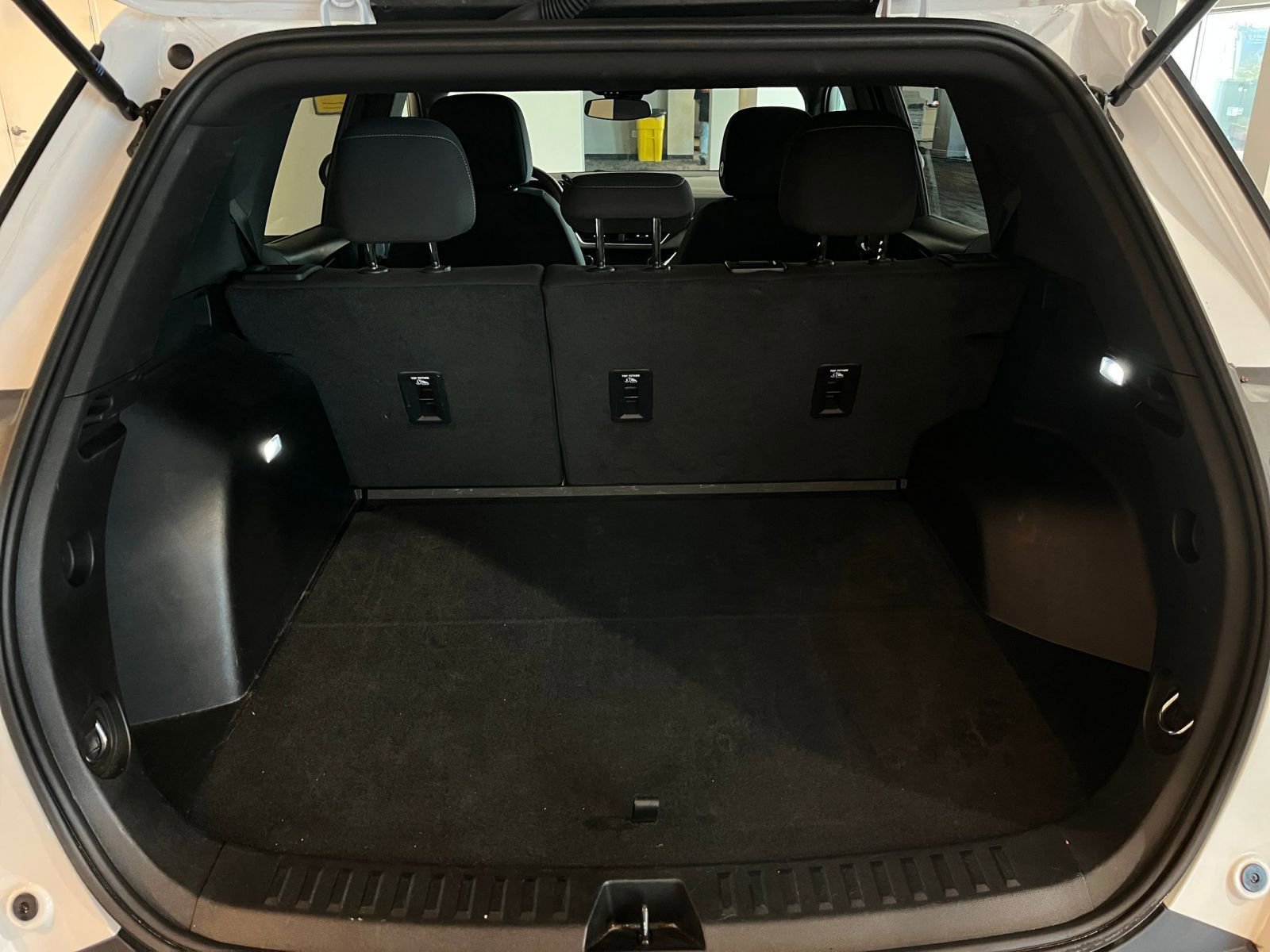 Used 2025 Chevrolet Equinox LT FWD image 31