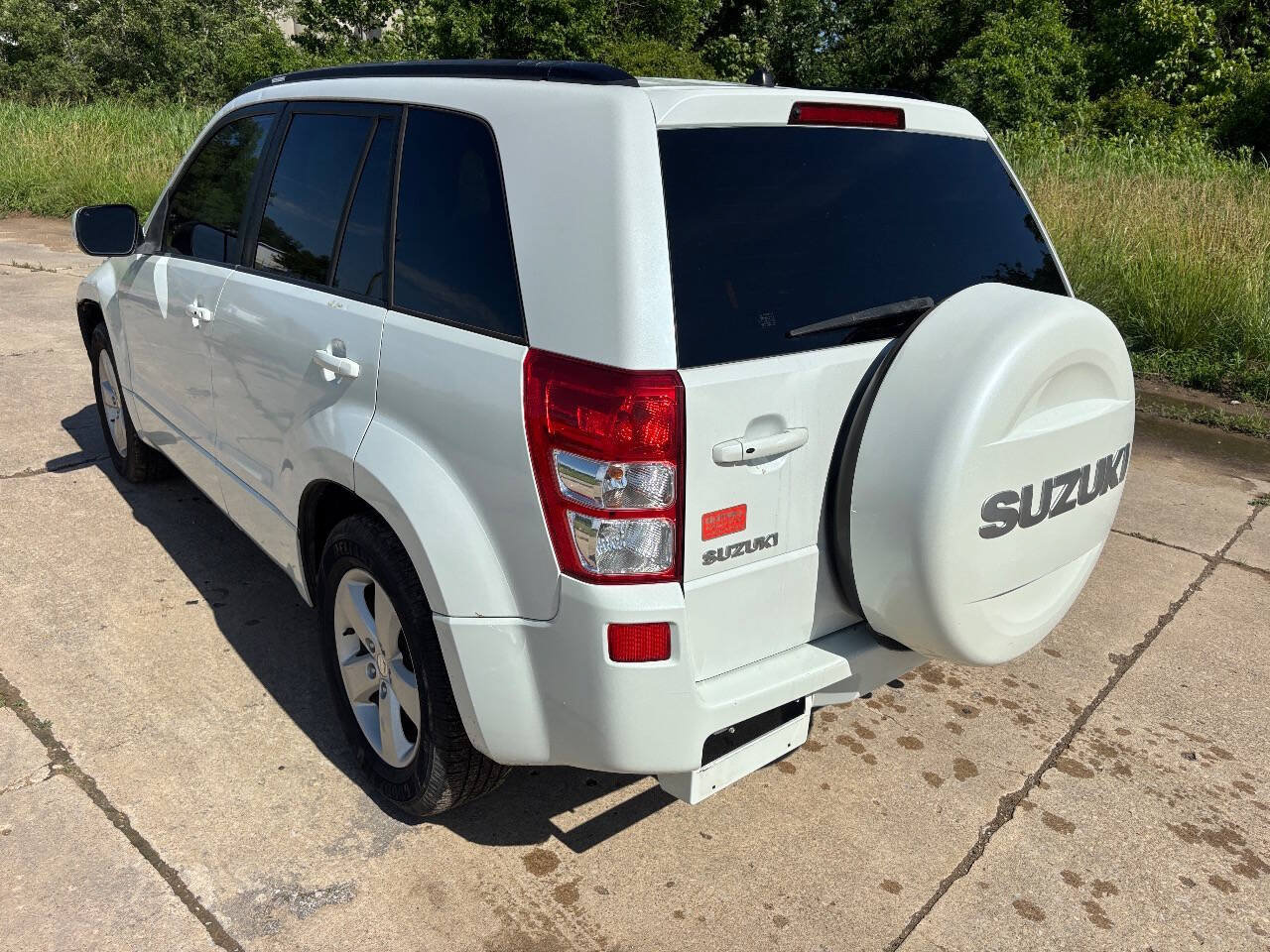 Used 2010 Suzuki Grand Vitara Limited RWD image 3