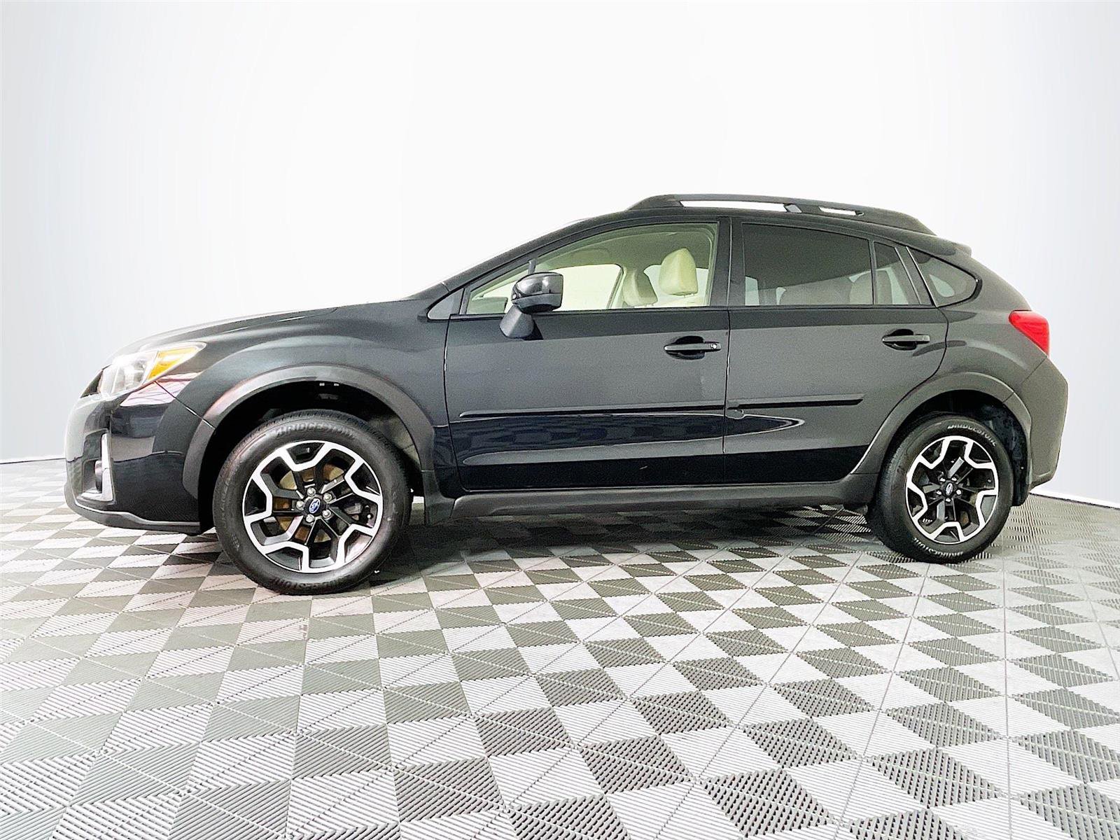 Used 2016 Subaru Crosstrek 2.0i Premium image 4
