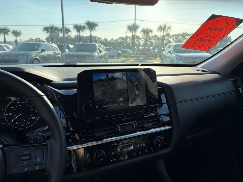 Certified 2025 Nissan Pathfinder SL FWD image 21