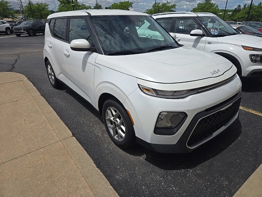 Used 2022 Kia Soul LX w/ Technology Package FWD image 1