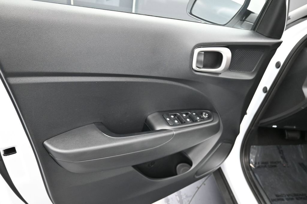 Used 2026 Hyundai Venue SE FWD image 13