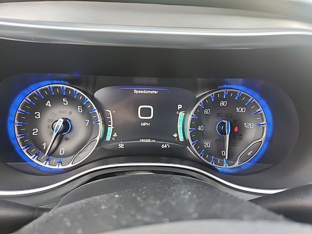 Used 2019 Chrysler Pacifica Touring Plus w/ Advanced Safetytec Group FWD image 12