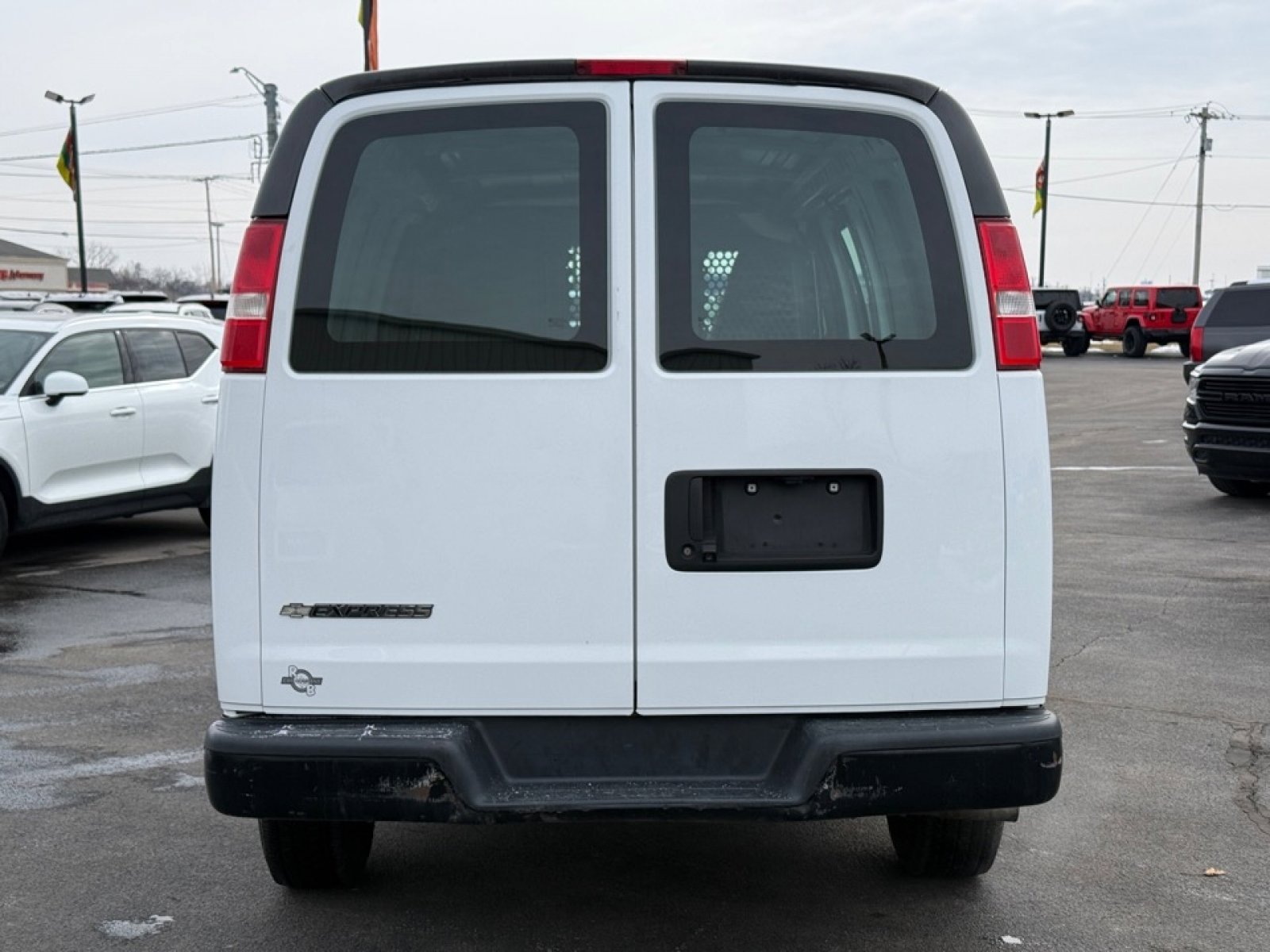Used 2018 Chevrolet Express 2500 w/ Driver Convenience Package image 7